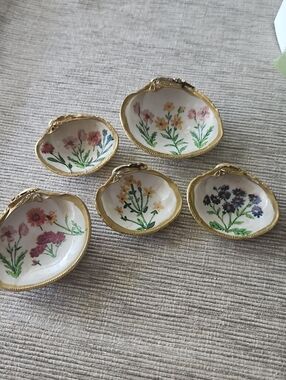 Hand Painted & Decopaged Floral Design Clam Shell Decor Set Of 5.